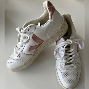 Veja V-10 Sneaker in White and Metallic Pink Women's Size US9/EUR40